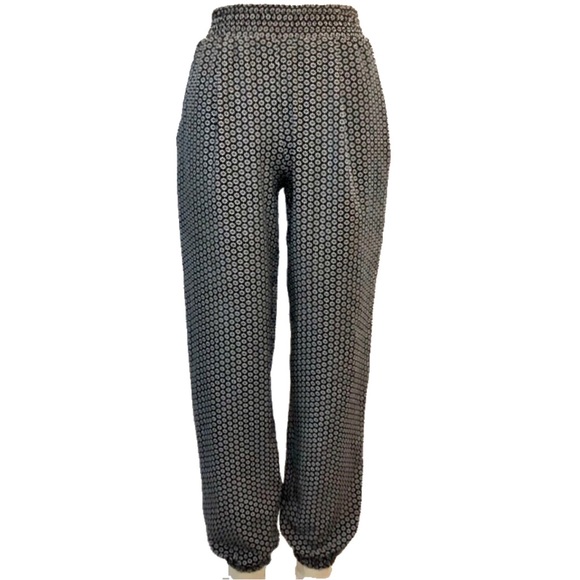 Like New High Rise graphic white daisy on black Joggers pants pull on size xmall - Picture 10 of 10